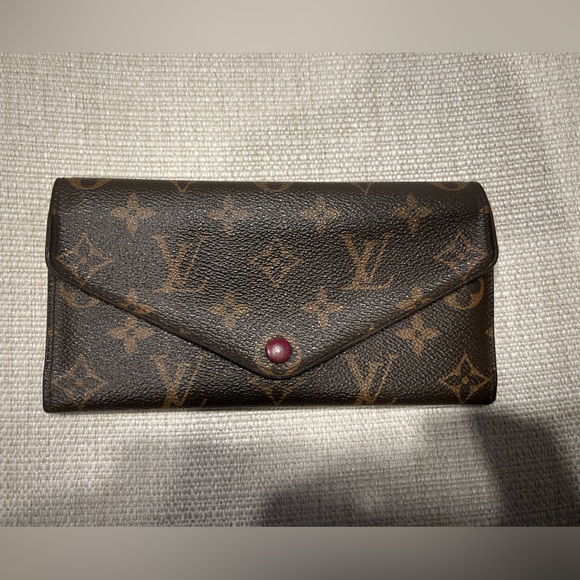 Authentic Louis Vuitton Sarah Wallet - Monogram & Fuchsia - Picture 3 of 16